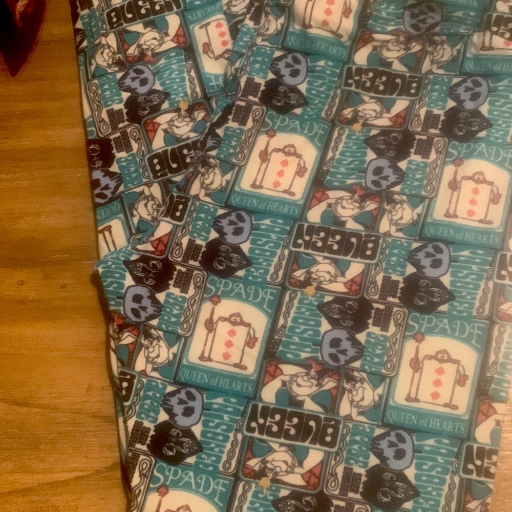 Disney Queen of Hearts brand new size TC leggings